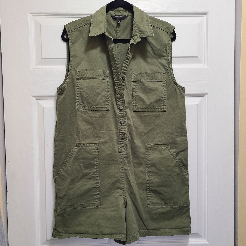 Banana Republic Sleeveless green Romper Women size M‎ petite multiple pockets